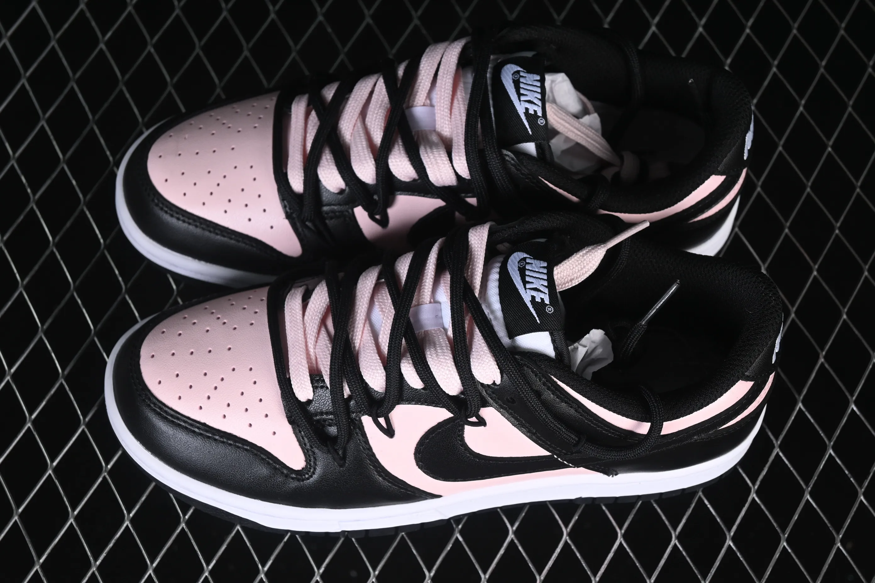 All Categories Nk SB Dunk Series Nk SB Dunk Low Low-top sneakers Nike SB Dunk Low Black Pink Straps Low-top casual sneakers CW1590-100